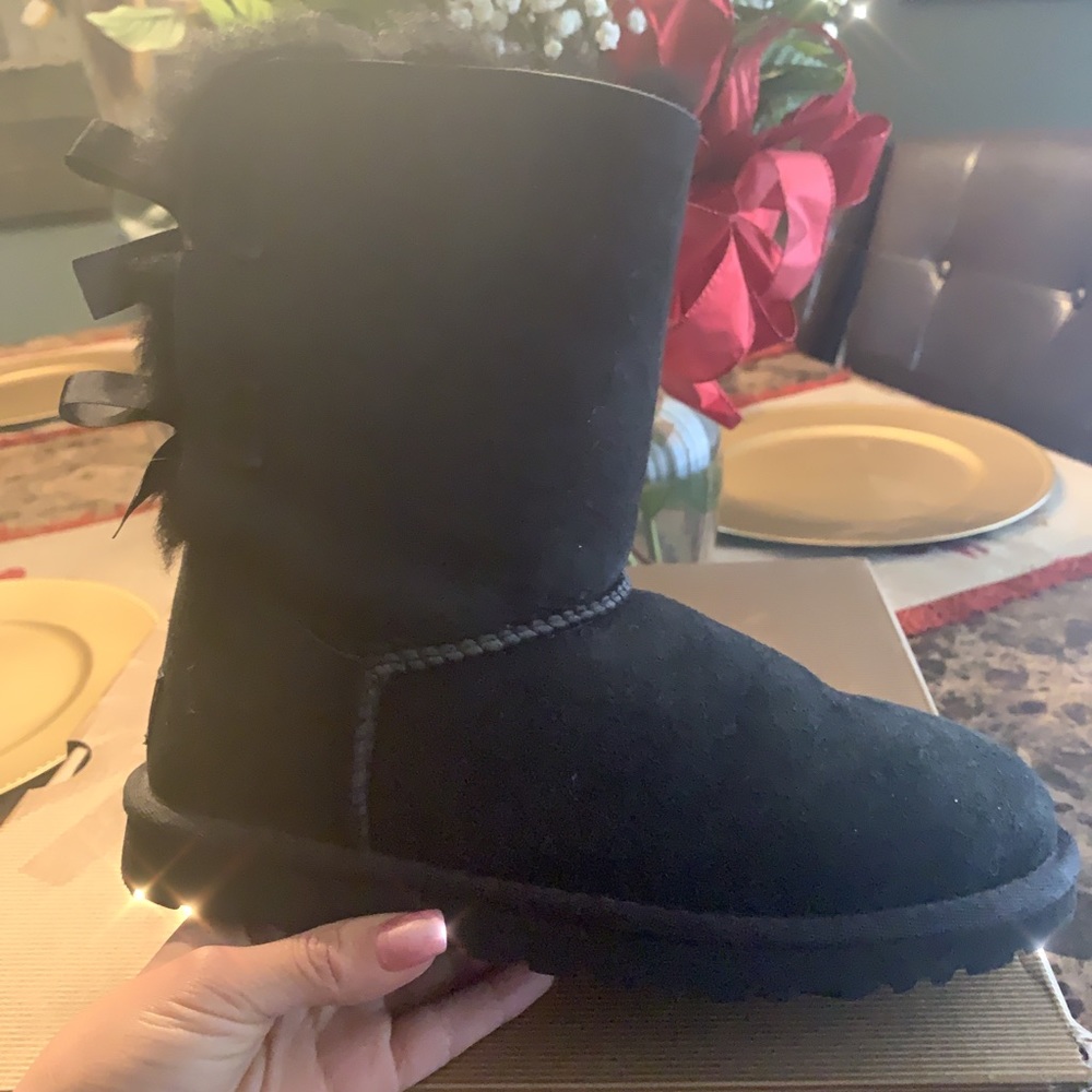 Black UGG Australia Bailey Bow. Good condition.